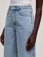 Lade das Bild in den Galerie-Viewer, Addison Denim Shorts Light Blue