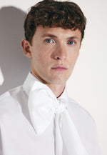 Lade das Bild in den Galerie-Viewer, Studio Oversized Shirt with bow tie