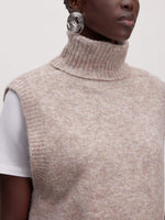 Lade das Bild in den Galerie-Viewer, Alba Knite Vest Beige