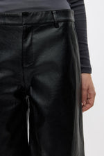 Lade das Bild in den Galerie-Viewer, Enmira Short Black