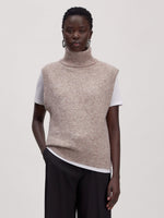 Lade das Bild in den Galerie-Viewer, Alba Knite Vest Beige