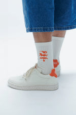 Lade das Bild in den Galerie-Viewer, AVY Organic Crew Socks Ecru/Orange
