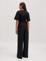 Lade das Bild in den Galerie-Viewer, Edith T-Shirt Black
