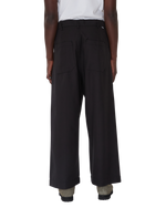 Lade das Bild in den Galerie-Viewer, Oliver Pleated Pant Pirate Black
