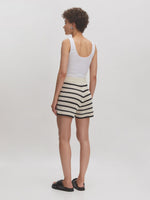 Lade das Bild in den Galerie-Viewer, Heinke Shorts Blck/Gardenia
