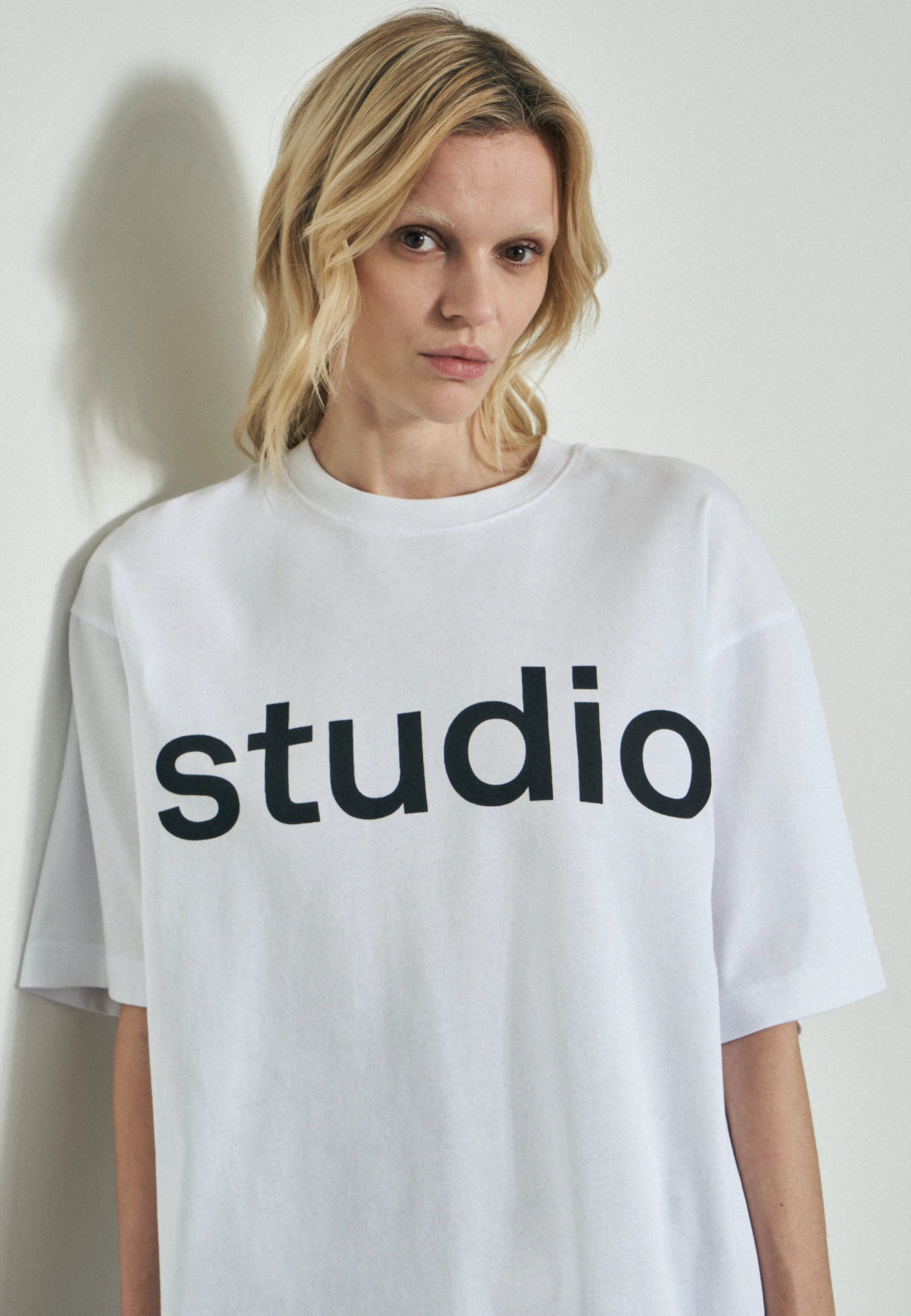 Studio Oversized Tee Weiß