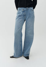 Lade das Bild in den Galerie-Viewer, Bellmer Jeans Light Blue Brushing
