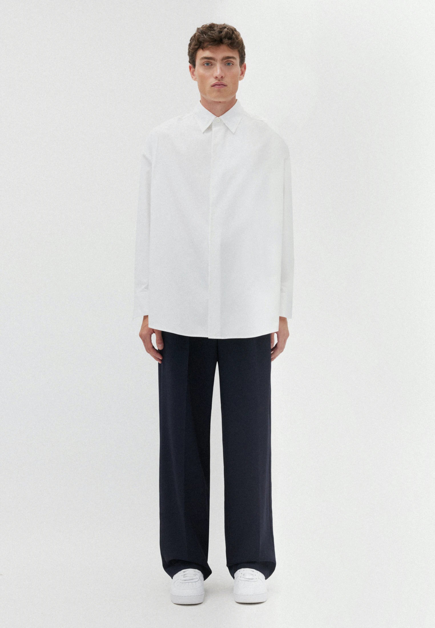 Studio x Julian Daynov Shirt Weiß