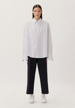 Lade das Bild in den Galerie-Viewer, Studio Gender Neutral Shirt Dunkelblau
