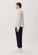 Lade das Bild in den Galerie-Viewer, Studio Gender Neutral Shirt Dunkelblau
