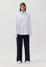 Lade das Bild in den Galerie-Viewer, Studio Cropped Shirt Light Blue
