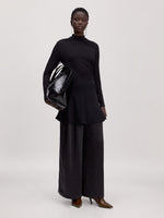 Lade das Bild in den Galerie-Viewer, Faye Longsleeve Black
