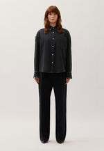 Lade das Bild in den Galerie-Viewer, Studio Cropped Denim Shirt Black
