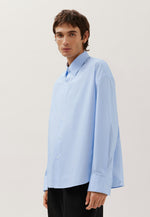 Lade das Bild in den Galerie-Viewer, Studio Cropped Strip Shirt Light Blue
