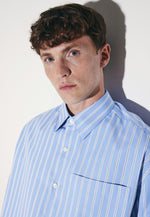 Lade das Bild in den Galerie-Viewer, Studio Cropped Shirt Blue Stripes
