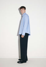 Lade das Bild in den Galerie-Viewer, Studio Cropped Shirt Blue Stripes
