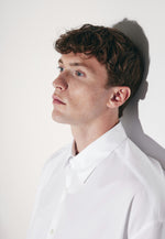 Lade das Bild in den Galerie-Viewer, Studio Cropped Oversize Shirt White
