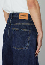 Lade das Bild in den Galerie-Viewer, Vali Shorts Haze Dark Retro
