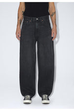 Lade das Bild in den Galerie-Viewer, Omar Barrel Dark Grey Used
