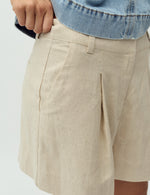 Lade das Bild in den Galerie-Viewer, Cristiana Shorts Natural Linen
