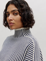 Lade das Bild in den Galerie-Viewer, Nohea Jumper Evening Blue/Antique White
