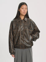 Lade das Bild in den Galerie-Viewer, Jilian Jacket Pu Dark Washed Brown
