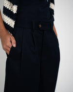 Lade das Bild in den Galerie-Viewer, Newport Pleated Shorts Navy

