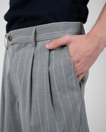 Lade das Bild in den Galerie-Viewer, Newport Pleated Shorts Grey
