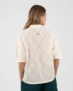 Lade das Bild in den Galerie-Viewer, Silent Bay Lace Shirt Off White

