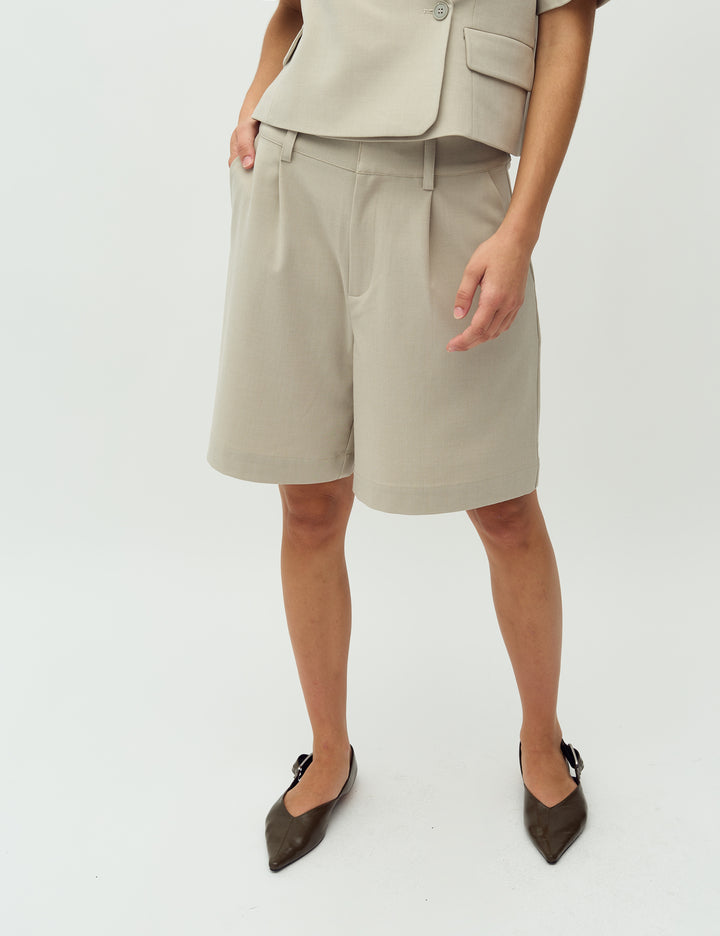 Guri Shorts Light Twig