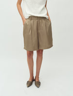 Lade das Bild in den Galerie-Viewer, Guri Shorts Sand Grey
