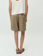 Lade das Bild in den Galerie-Viewer, Guri Shorts Sand Grey
