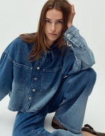 Lade das Bild in den Galerie-Viewer, Winnia Jeansjacke Fading Denim Wash
