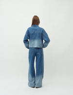 Lade das Bild in den Galerie-Viewer, Winnia Jeansjacke Fading Denim Wash
