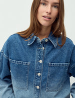 Lade das Bild in den Galerie-Viewer, Winnia Jeansjacke Fading Denim Wash

