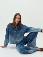 Lade das Bild in den Galerie-Viewer, Winnia Jeansjacke Fading Denim Wash
