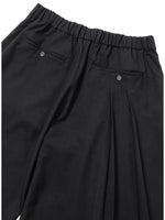 Lade das Bild in den Galerie-Viewer, Asymmetric Pleated Pants Black
