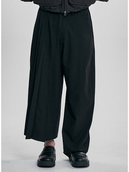Asymmetric Pleated Pants Black