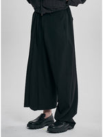 Lade das Bild in den Galerie-Viewer, Asymmetric Pleated Pants Black
