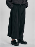 Lade das Bild in den Galerie-Viewer, Asymmetric Pleated Pants Black
