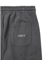 Lade das Bild in den Galerie-Viewer, One Tuck Quilted Jersey Pants Charcoal
