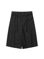 Lade das Bild in den Galerie-Viewer, One Tuck Stripe Bermuda Pants Black
