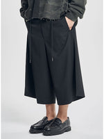 Lade das Bild in den Galerie-Viewer, One Tuck Stripe Bermuda Pants Black
