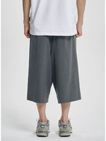 Lade das Bild in den Galerie-Viewer, One Tuck Stripe Bermuda Pants Grey

