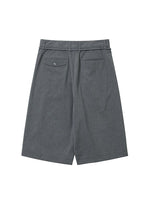 Lade das Bild in den Galerie-Viewer, One Tuck Stripe Bermuda Pants Grey
