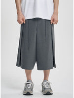 Lade das Bild in den Galerie-Viewer, One Tuck Stripe Bermuda Pants Grey
