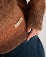 Lade das Bild in den Galerie-Viewer, Gardient Knit Sweater Brown
