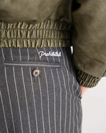 Lade das Bild in den Galerie-Viewer, Pinstripe Pleated Pants Grey

