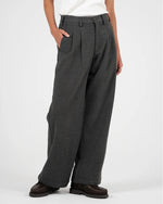 Lade das Bild in den Galerie-Viewer, Double Pleated Club Pants Dark Grey
