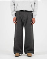 Lade das Bild in den Galerie-Viewer, Double Pleated Club Pants Dark Grey

